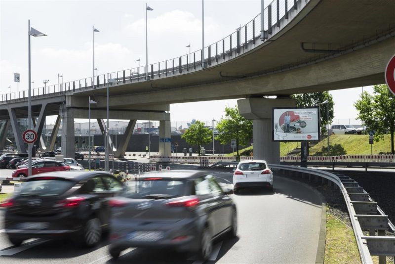 Zufahrt Ankunft Brückenpfeiler Kurve