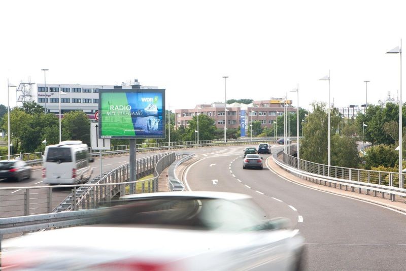 Schnittpunkt Ausfahrt Ankunft + Abflug