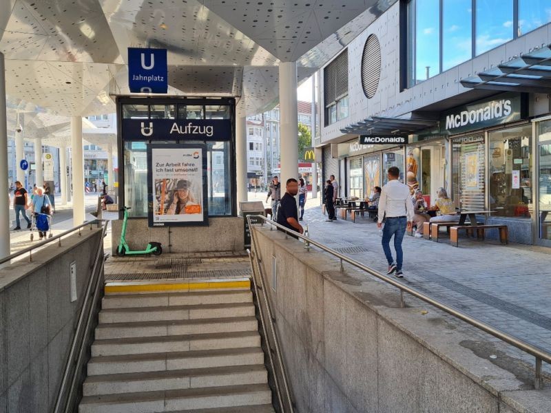 Jahnplatz   6 geg. Aufgang U-Bahn