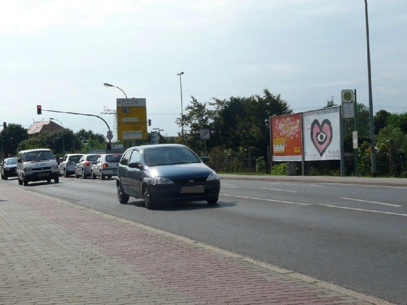 Neuendorfer Str./F.-Lassalle-Str. ggü. REWE We. li