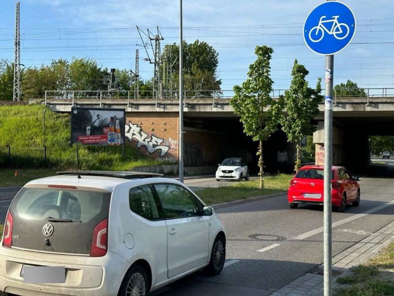 Graf-Arco-Str. saw. li. vor Unterf.