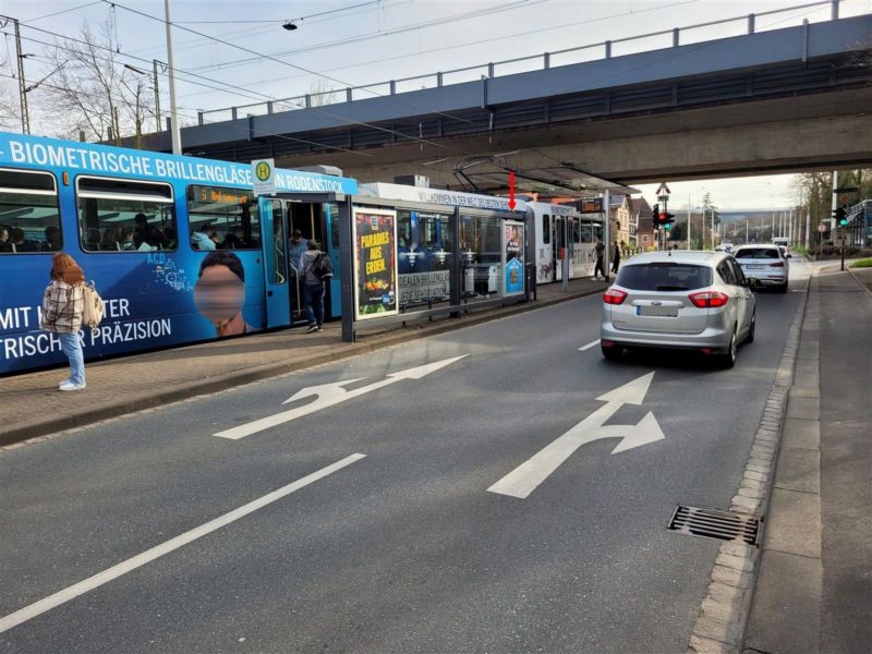 Reuterstr.  22 vor DB Brücke saw./außen re.