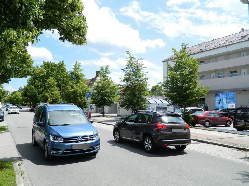 Brauereiweg   1/Hohenlindner Str./Eing. li. Edeka