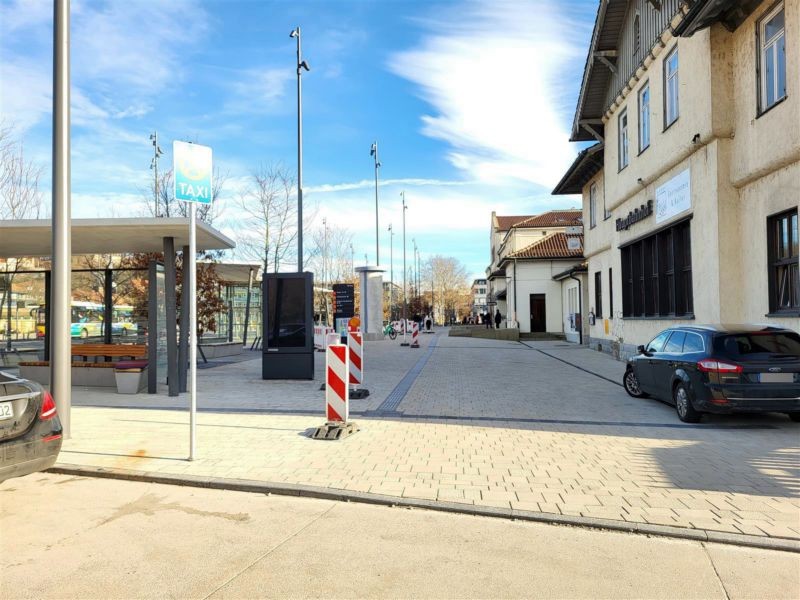 Europaplatz Sto. 4/Steig A/Si. Bahnhofsgebäude