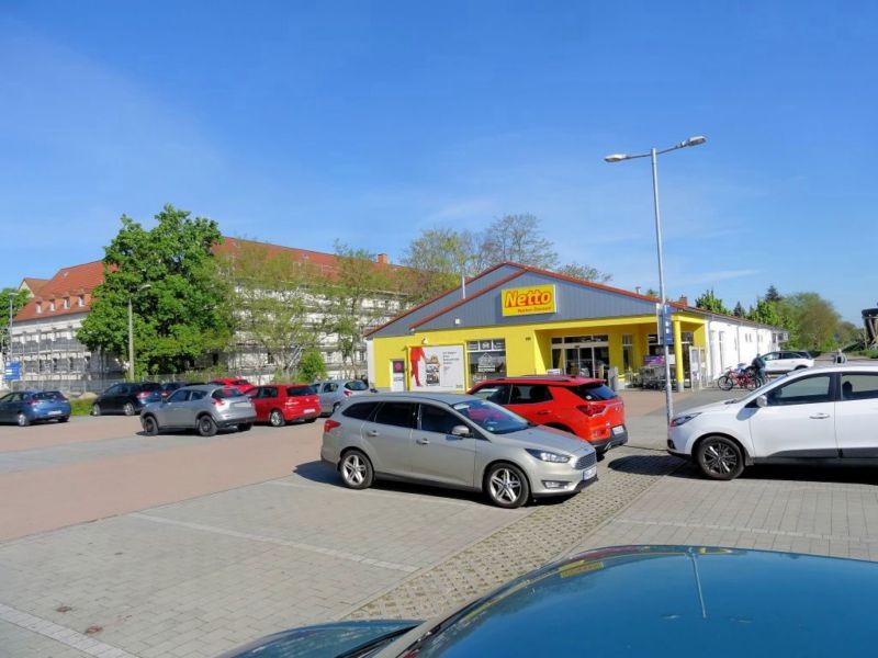 Dieselstr. 136-137 li. neb. Eing. Netto