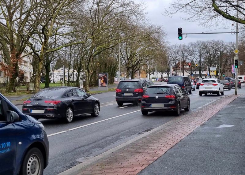 Hermann-Bahlsen-Allee geg. Gehägestr./We.li.