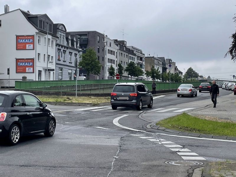 Hardenbergstr.  52 li. quer B8 unten