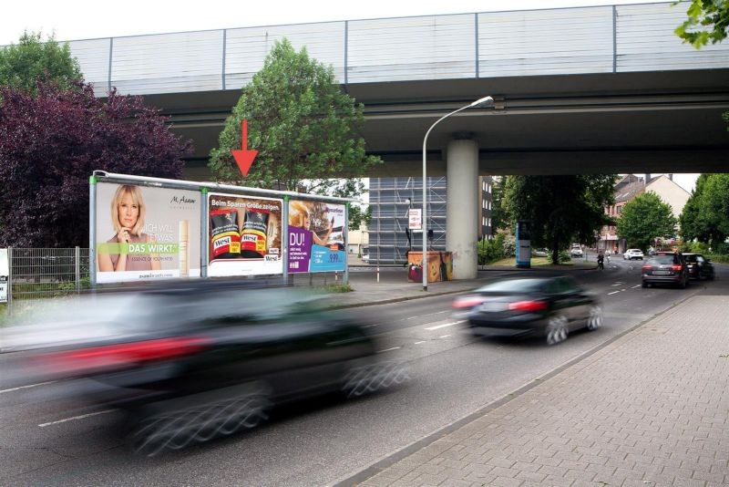 Auf dem Damm  79 re.
