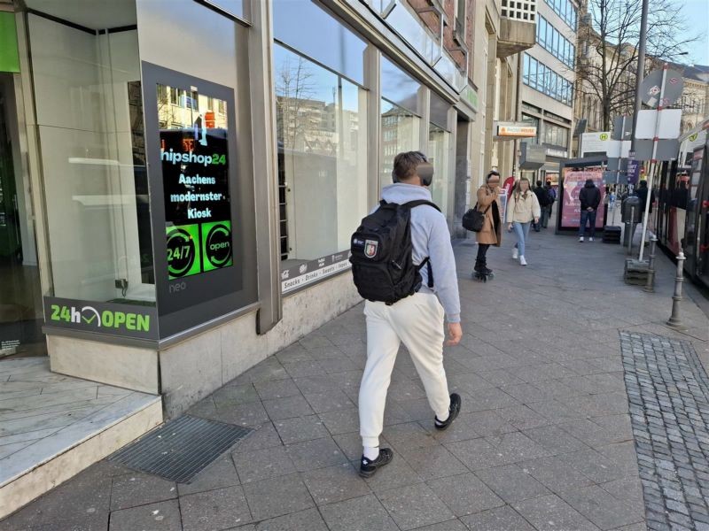 Theaterplatz 2/Kapuzinergraben/re.