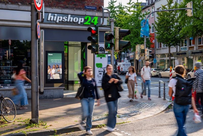 Theaterplatz 2/Kapuzinergraben/li.