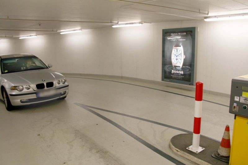 PH Goetheplatz, Einf. li. vor Ticketgeber, P668003