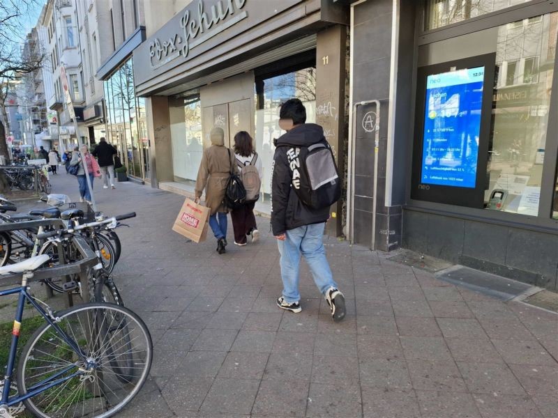 Theaterplatz 1/Kapuzinergraben/li.