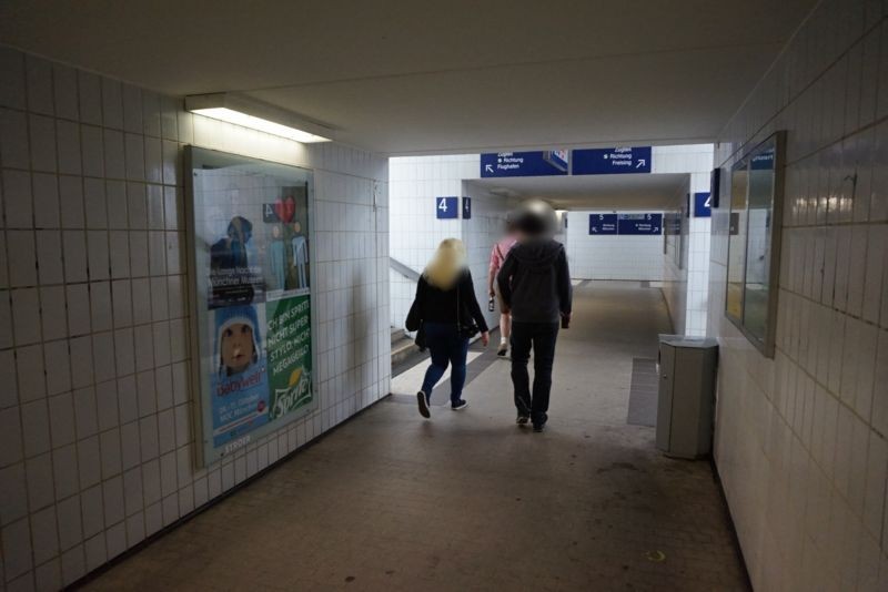 S-Bf Moosach, Bstg.-Ufg., Zug. Gleis 3/4, 3. Sto.