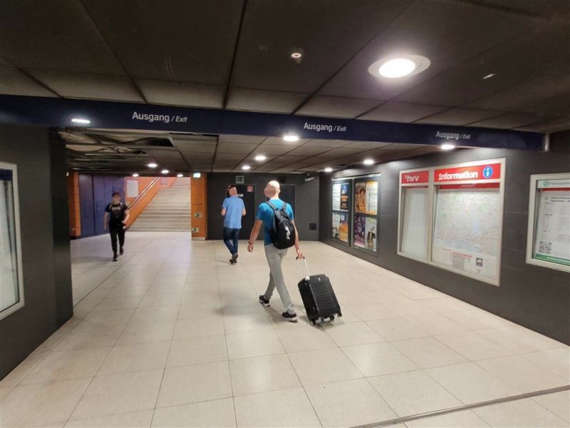 S-Bf Königstraße, SH Eingang Behnstr., 2. Sto.