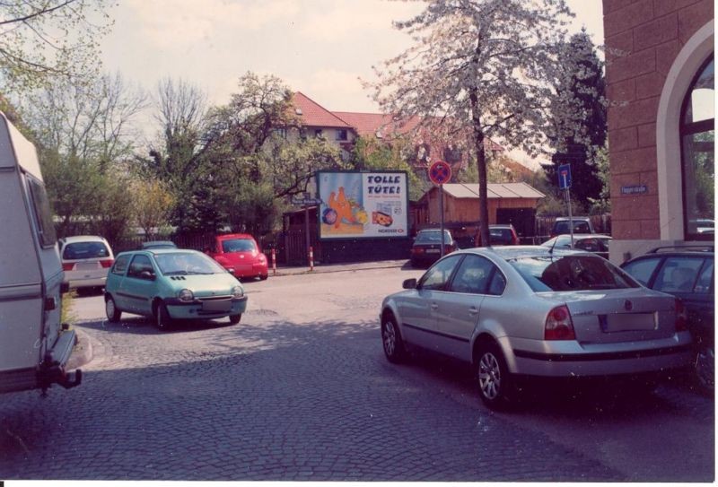 Martin-Behaim-Str.  13