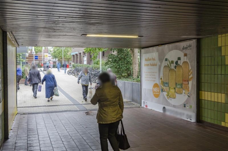 S-Bf Neuwiedenthal,Fußgänger-Passage,rechts