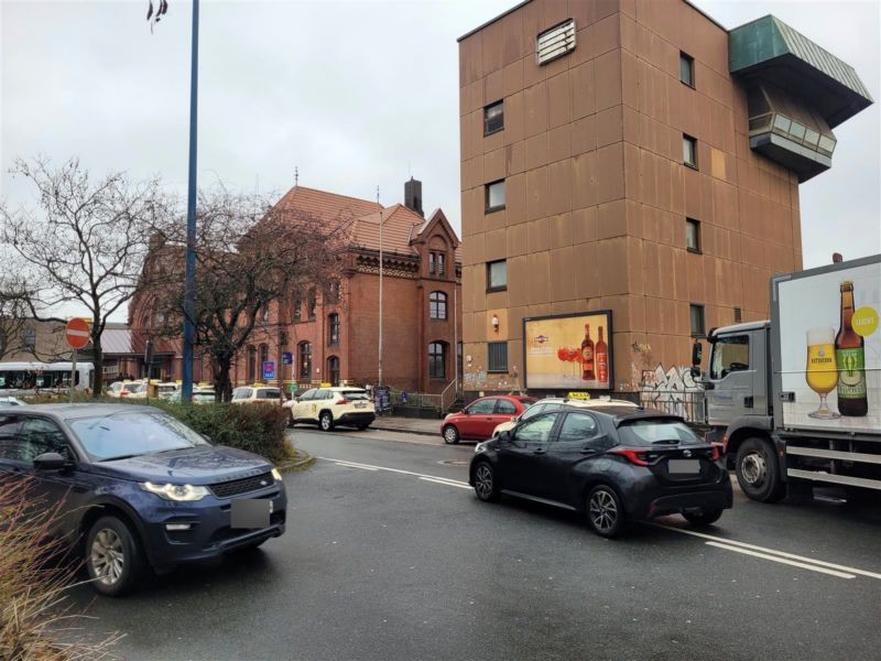 S-Bf. Harburg, aussen am Gebäude