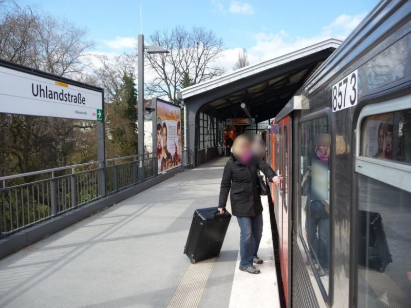 U-Bf Uhlandstr., Bstg. Gleis 2, 2. Sto.