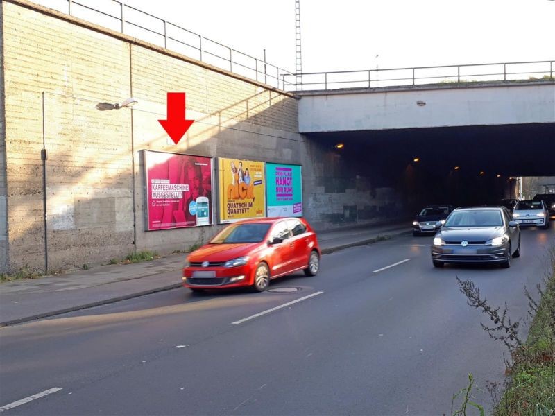 Salzdahlumer Str. 40/Einf. BW/vor Ufg. li.