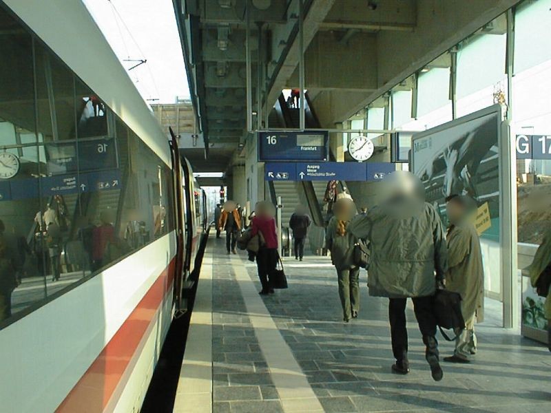 S-Bf Messe/Laatzen, Bstg., Gl. 16 li.