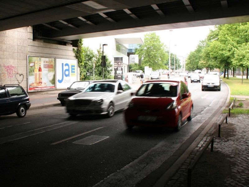 Berliner Allee/DB-Br./Ri. Marienstr. re. 1. Sto.