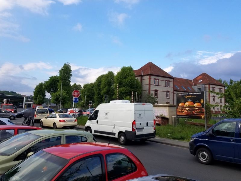 Zeppelinstr./Einumer Str. Nh. BÜ/1. Sto.