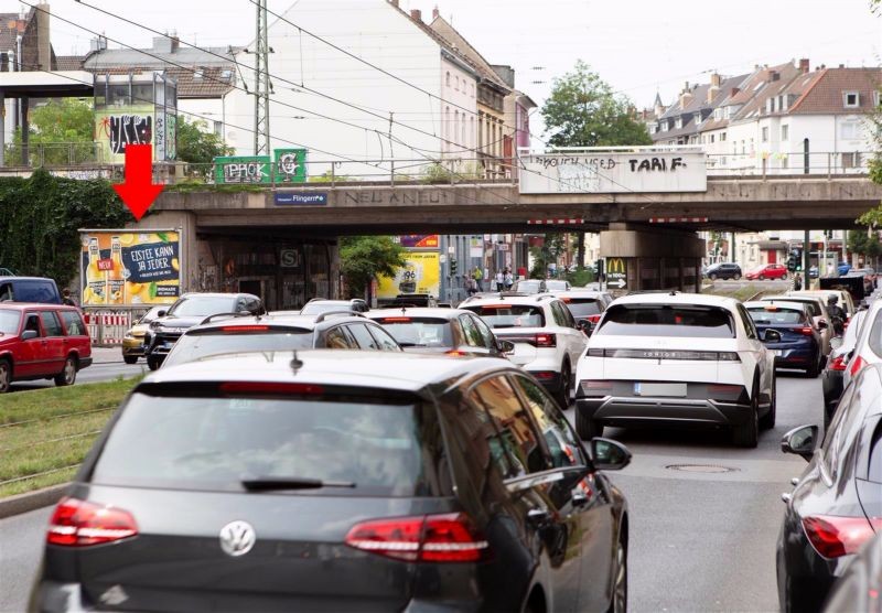 Dorotheenstr. li. vor Ufg.