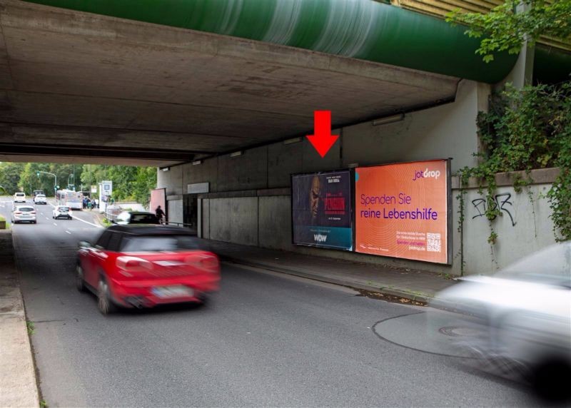 Hellerhofweg, Ufg.,re. neb. Eing. S-Bf,1. Sto.