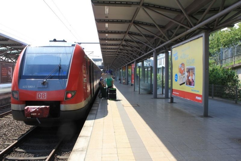 Flughafen Fernbf, Bstg., Gleis 6, 2. Sto.