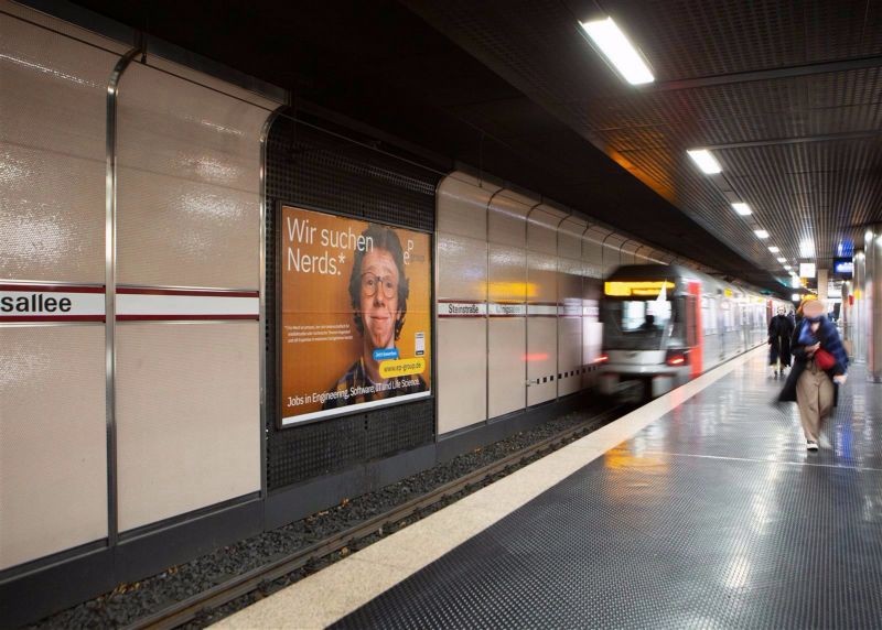 U-Bf Steinstr., HGL 1, Ri. H-Heine-Allee, 2. Sto.