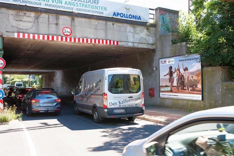 Henkelstr li. neb. 328 / re. neb. Ufg.