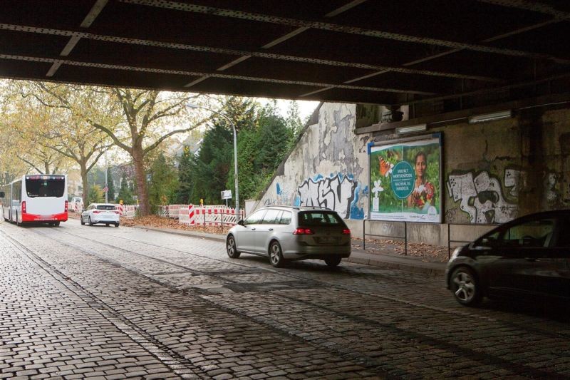 Kalkweg re. neb. 16/DB-Brücke/2. Sto.