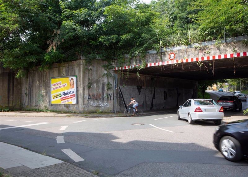 Wachtstr./Nh. Am Ellenbogen/li. vor Ufg.