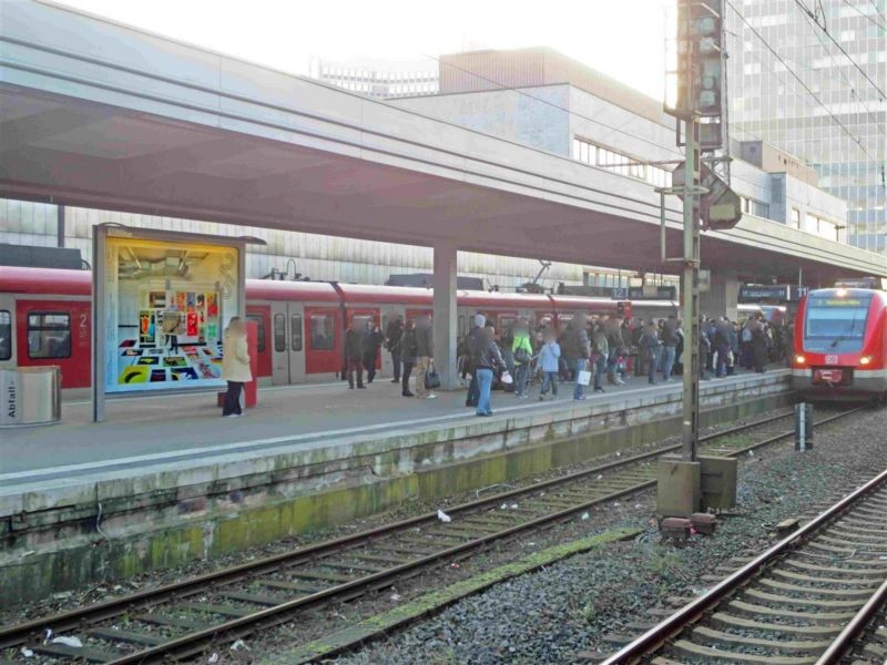 Hbf, Bstg., Gl. 11, Nh. Osttunnel, 1. Sto.