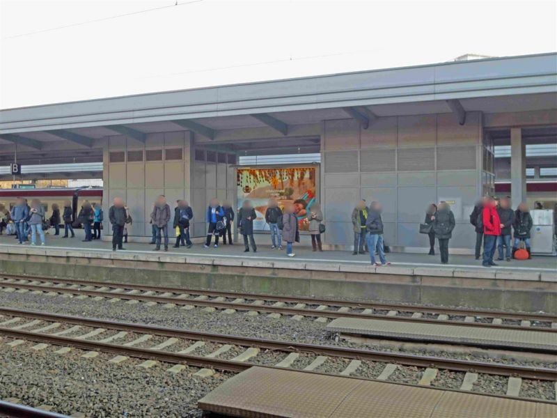 Hbf, Bstg., Gl. 4, Nh. Osttunnel, 1. Sto.