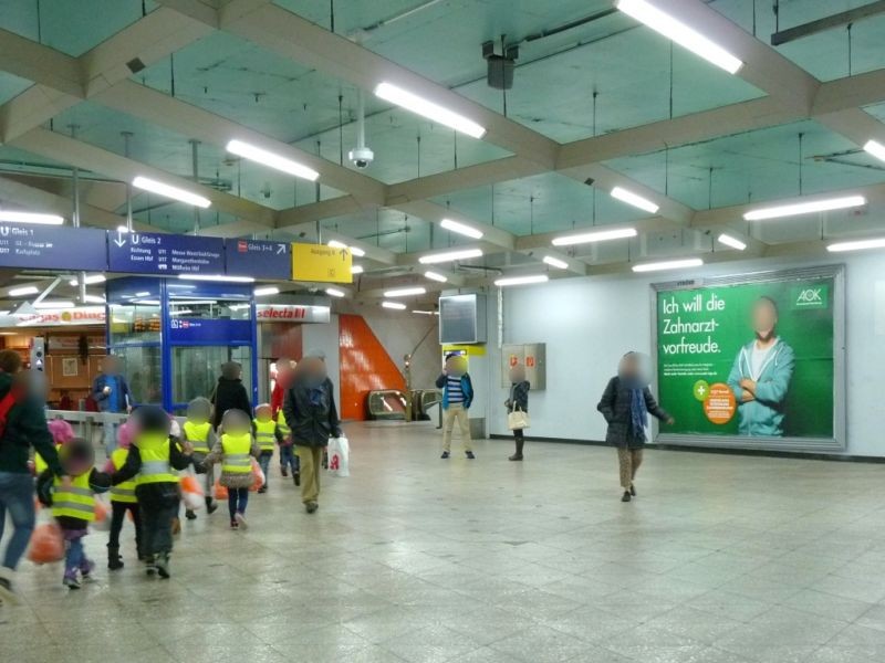 U-Bf Berliner Platz, Ausg. C, li.