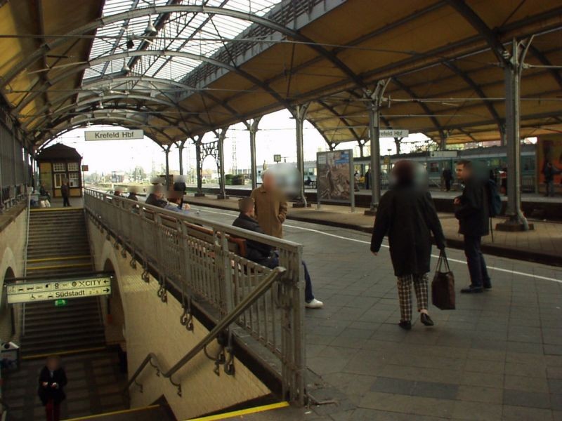 Hbf, Zw.-Bstg., Gleis 1, 1. Sto.