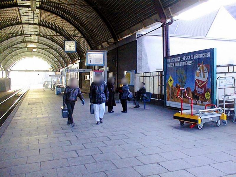 Hbf, Bstg., Gleis 1, Hallenwand, 3. Sto.