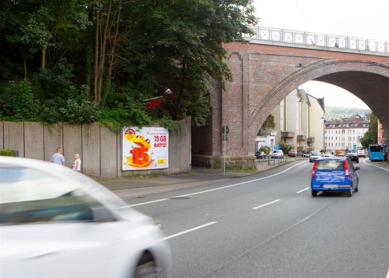 Westkotter Str,an der Stützmauer,re. neben Nr. 56