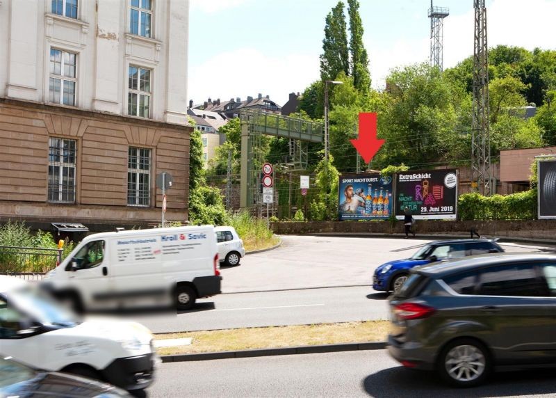 Bahnhofstr., re. vom Hbf, 1. Sto.