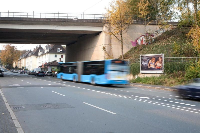 Düsseldorfer Str.,vor DB-Brücke,Ostseite