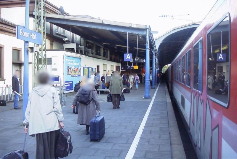 Hbf, Bstg., Gl. 1,neb. Besucherzentrum
