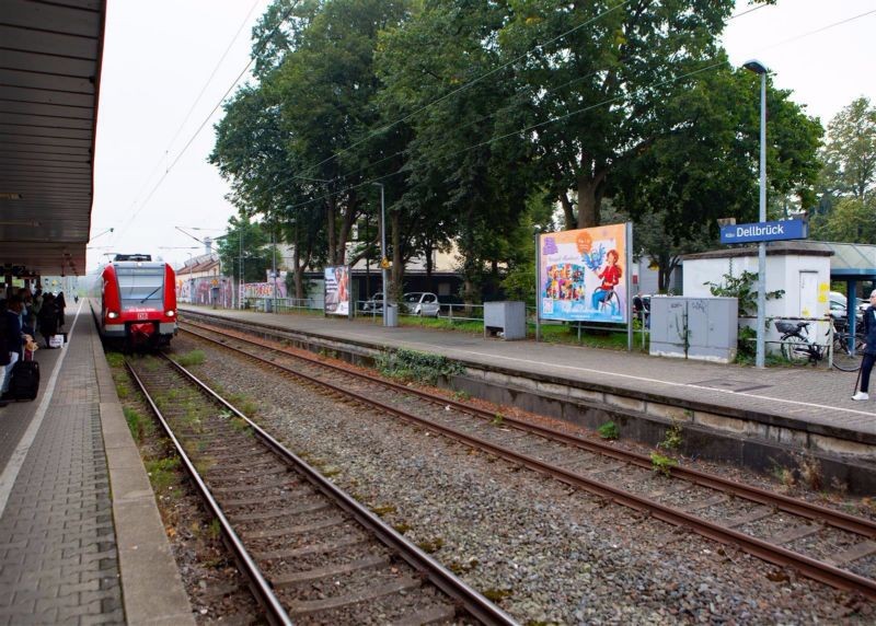 S-Bf Dellbrück, Bstg., Gleis 1, 2. Sto.