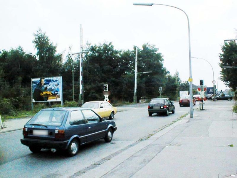 Uechtingstr./Ri. Kurt-Schum.-Str./1. Bahnüberg./VS