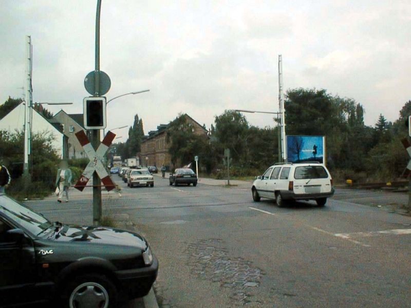 Uechtingstr./Ri. Kurt-Schum.-Str./1. Bahnüberg./RS