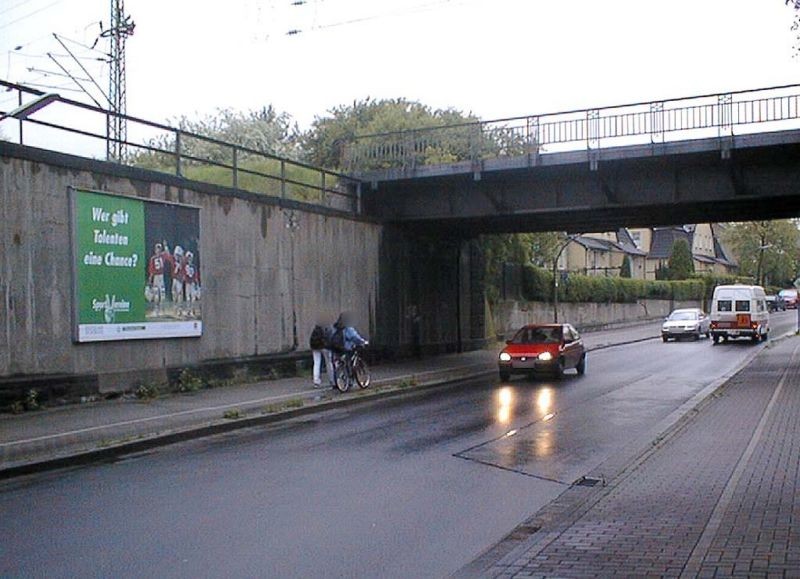 Maybachstr. geg. Dahlienweg/zw. DB-Brücken