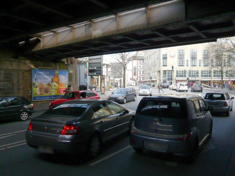 Jöllenbecker Str., Ufg., geg. Friedenstr., 2.Sto.