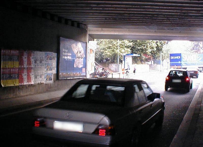 Ümminger Str./li. neb. Aufg./Ufg.