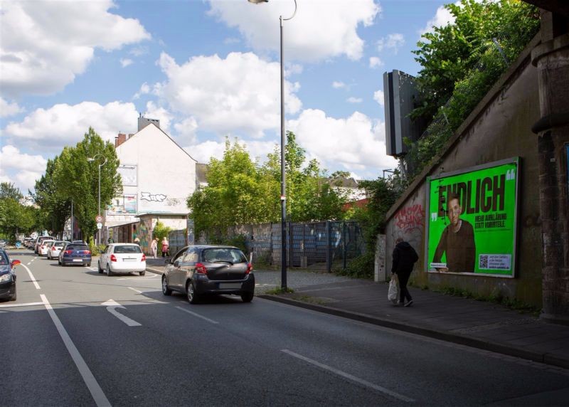 Borsigstr./Ri. Gronaustr./vor Bahn-Ufg./li.