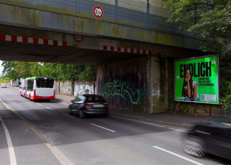 Dönnstr./vor Bahn-Ufg. saw. re.